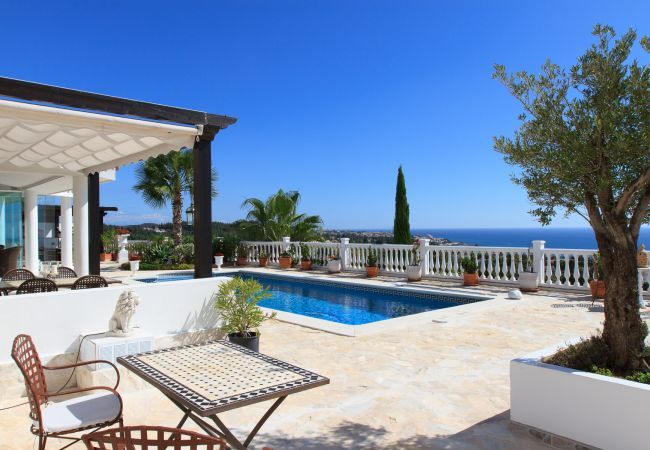 Villa i Mijas Costa - Villa Azalea - Eksklusiv villa med unik udsigt til Midddelhavet Villa i Mijas Costa - Villa Azalea - Eksklusiv villa med unik udsigt til Midddelhavet