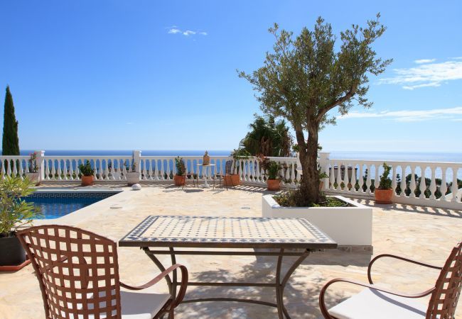 Villa i Mijas Costa - Villa Azalea - Eksklusiv villa med unik udsigt til Midddelhavet Villa i Mijas Costa - Villa Azalea - Eksklusiv villa med unik udsigt til Midddelhavet