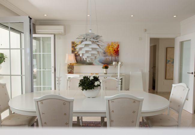 Villa i Mijas Costa - Villa Azalea - Eksklusiv villa med unik udsigt til Midddelhavet Villa i Mijas Costa - Villa Azalea - Eksklusiv villa med unik udsigt til Midddelhavet