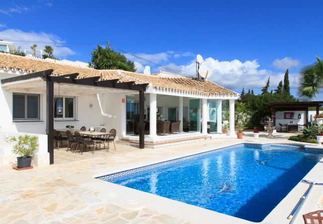 Villa i Mijas Costa - Villa Azalea - Eksklusiv villa med unik udsigt til Midddelhavet Villa i Mijas Costa - Villa Azalea - Eksklusiv villa med unik udsigt til Midddelhavet