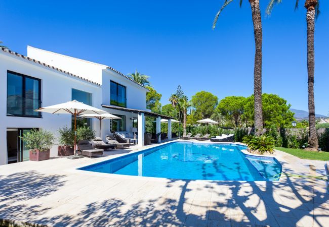 Villa i Marbella - La Corsa Marbella - Luksusvilla, 5 soverum/bad, privat pool, jacuzzi Villa i Marbella - La Corsa Marbella - Luksusvilla, 5 soverum/bad, privat pool, jacuzzi