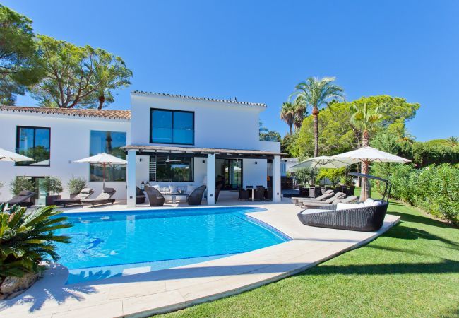Villa i Marbella - La Corsa Marbella - Luksusvilla, 5 soverum/bad, privat pool, jacuzzi Villa i Marbella - La Corsa Marbella - Luksusvilla, 5 soverum/bad, privat pool, jacuzzi