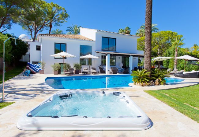 Villa i Marbella - La Corsa Marbella - Luksusvilla, 5 soverum/bad, privat pool, jacuzzi Villa i Marbella - La Corsa Marbella - Luksusvilla, 5 soverum/bad, privat pool, jacuzzi