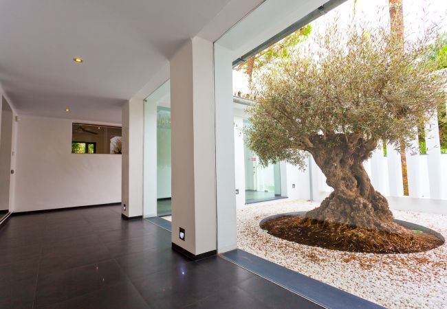 Villa i Marbella - La Corsa Marbella - Luksusvilla, 5 soverum/bad, privat pool, jacuzzi Villa i Marbella - La Corsa Marbella - Luksusvilla, 5 soverum/bad, privat pool, jacuzzi