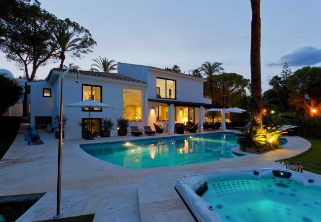 Villa i Marbella - La Corsa Marbella - Luksusvilla, 5 soverum/bad, privat pool, jacuzzi Villa i Marbella - La Corsa Marbella - Luksusvilla, 5 soverum/bad, privat pool, jacuzzi