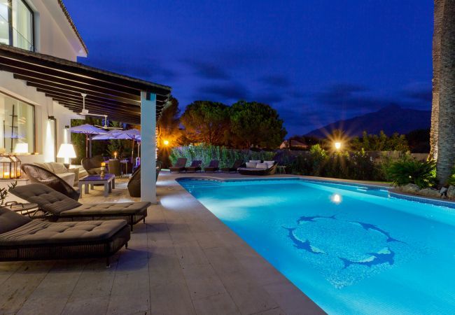 Villa i Marbella - La Corsa Marbella - Luksusvilla, 5 soverum/bad, privat pool, jacuzzi Villa i Marbella - La Corsa Marbella - Luksusvilla, 5 soverum/bad, privat pool, jacuzzi