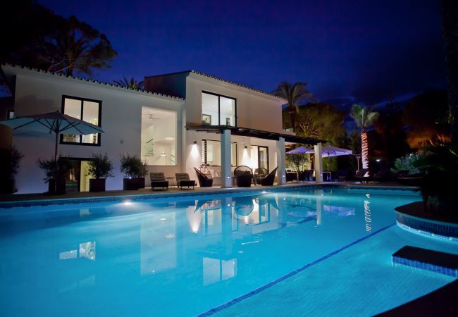 Villa i Marbella - La Corsa Marbella - Luksusvilla, 5 soverum/bad, privat pool, jacuzzi Villa i Marbella - La Corsa Marbella - Luksusvilla, 5 soverum/bad, privat pool, jacuzzi