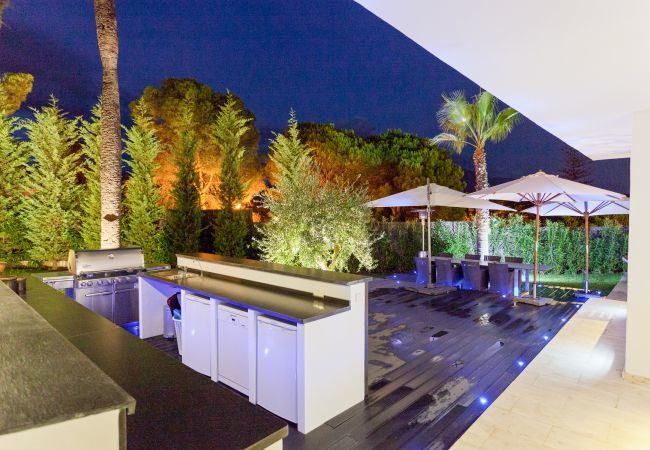 Villa i Marbella - La Corsa Marbella - Luksusvilla, 5 soverum/bad, privat pool, jacuzzi Villa i Marbella - La Corsa Marbella - Luksusvilla, 5 soverum/bad, privat pool, jacuzzi