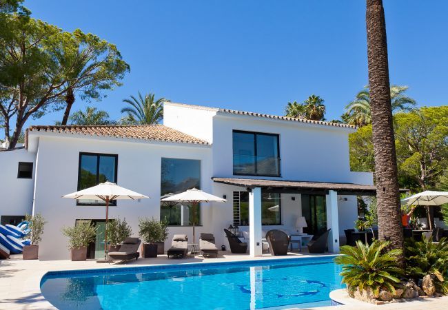 Villa i Marbella - La Corsa Marbella - Luksusvilla, 5 soverum/bad, privat pool, jacuzzi Villa i Marbella - La Corsa Marbella - Luksusvilla, 5 soverum/bad, privat pool, jacuzzi