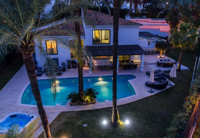 Villa i Marbella - La Corsa Marbella - Luksusvilla, 5 soverum/bad, privat pool, jacuzzi Villa i Marbella - La Corsa Marbella - Luksusvilla, 5 soverum/bad, privat pool, jacuzzi