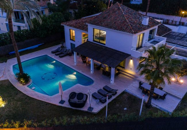 Villa i Marbella - La Corsa Marbella - Luksusvilla, 5 soverum/bad, privat pool, jacuzzi Villa i Marbella - La Corsa Marbella - Luksusvilla, 5 soverum/bad, privat pool, jacuzzi