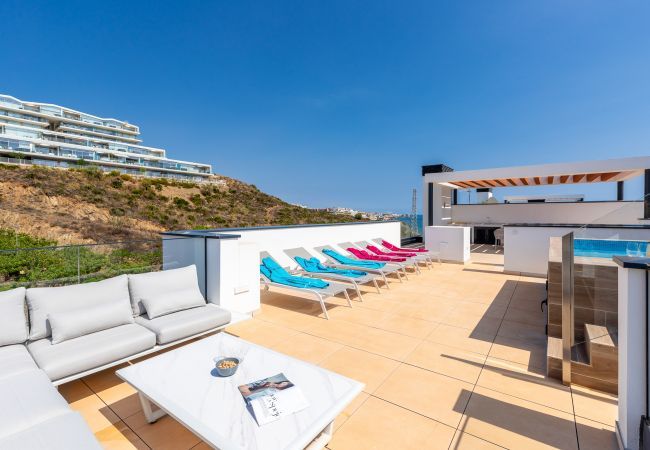 Lejlighed i Fuengirola - Penthouse Middle Views | Luksus, egen terrasse pool, havudsigt Lejlighed i Fuengirola - Penthouse Middle Views | Luksus, egen terrasse pool, havudsigt