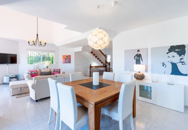 Byhus i Mijas Costa - Feriehus med fantastisk udsigt og lækkert poolområde | Townhouse Calahonda Byhus i Mijas Costa - Feriehus med fantastisk udsigt og lækkert poolområde | Townhouse Calahonda