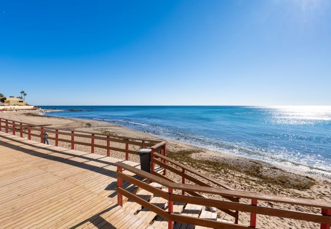 Lejlighed i Mijas Costa - Calahonda Beach II Strand lejlighed beliggende i Calahonda. Lejlighed i Mijas Costa - Calahonda Beach II Strand lejlighed beliggende i Calahonda.