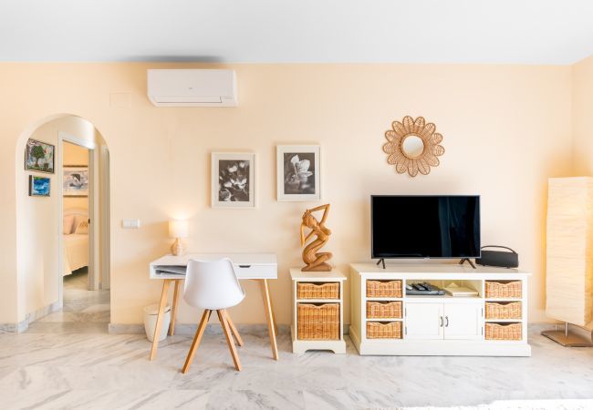 Lejlighed i Mijas Costa - Medina Penthouse | Pool, Terrasse og Havkig i Calahonda Lejlighed i Mijas Costa - Medina Penthouse | Pool, Terrasse og Havkig i Calahonda