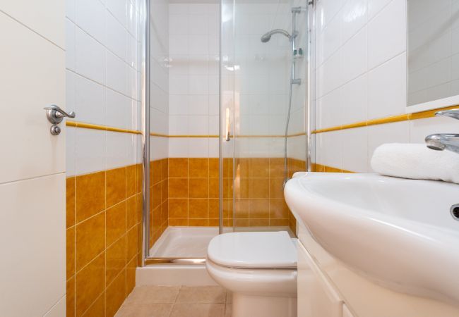 Lejlighed i Mijas Costa - Medina Penthouse | Pool, Terrasse og Havkig i Calahonda Lejlighed i Mijas Costa - Medina Penthouse | Pool, Terrasse og Havkig i Calahonda