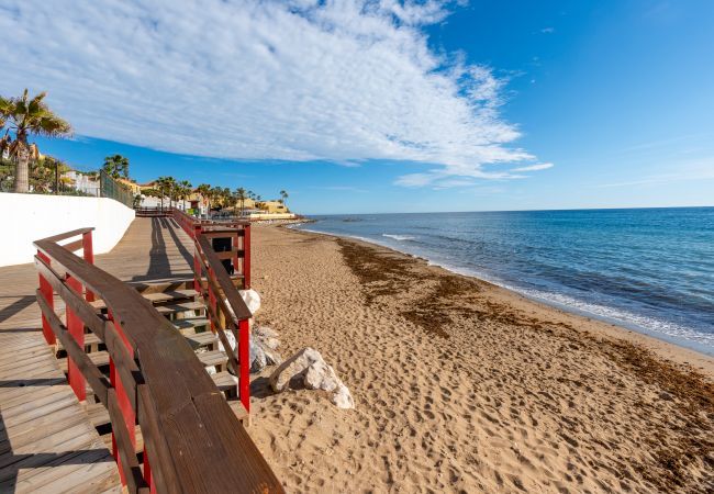 Lejlighed i Mijas Costa - Medina Penthouse | Pool, Terrasse og Havkig i Calahonda Lejlighed i Mijas Costa - Medina Penthouse | Pool, Terrasse og Havkig i Calahonda