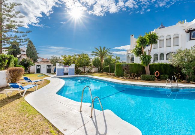Lejlighed i Mijas Costa - Medina Penthouse | Pool, Terrasse og Havkig i Calahonda Lejlighed i Mijas Costa - Medina Penthouse | Pool, Terrasse og Havkig i Calahonda