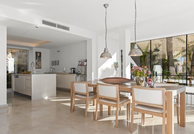 Villa i Mijas Costa - Villa Frelouka | Luksus villa for golf entusiaster med fantastisk udsigt. Villa i Mijas Costa - Villa Frelouka | Luksus villa for golf entusiaster med fantastisk udsigt.