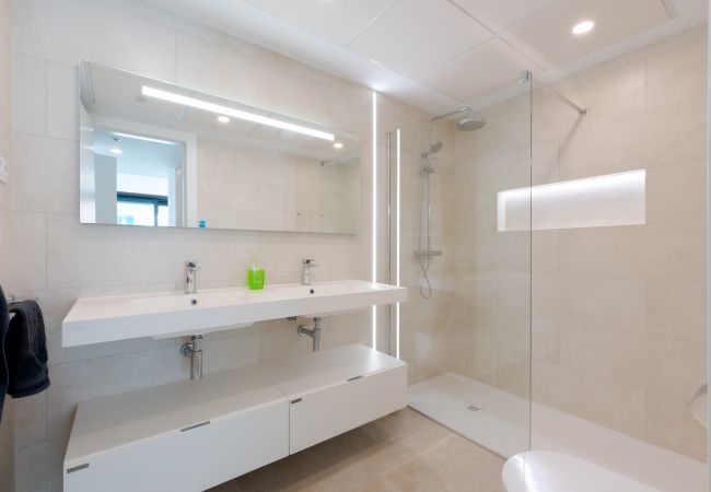 Lejlighed i Fuengirola - Jade Tower | 2-værelses Kystnær Luksuslejlighed i Fuengirola Lejlighed i Fuengirola - Jade Tower | 2-værelses Kystnær Luksuslejlighed i Fuengirola