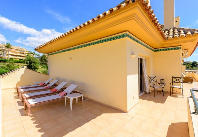 Lejlighed i Marbella - Elviria Hills Penthouse – Idylisk Golf- og Havudsigtsoase i Marbella Lejlighed i Marbella - Elviria Hills Penthouse – Idylisk Golf- og Havudsigtsoase i Marbella