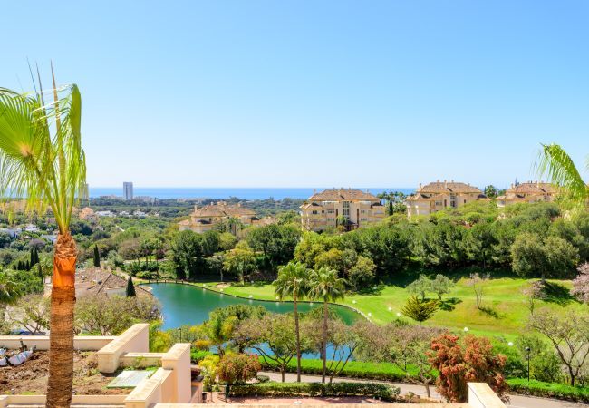 Lejlighed i Marbella - Elviria Hills Penthouse – Idylisk Golf- og Havudsigtsoase i Marbella Lejlighed i Marbella - Elviria Hills Penthouse – Idylisk Golf- og Havudsigtsoase i Marbella