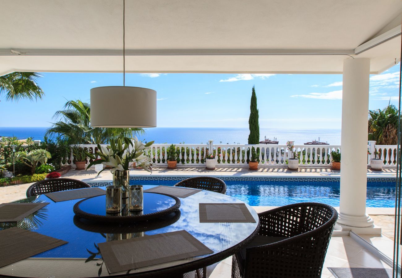 Villa i Mijas Costa - Villa Azalea - Eksklusiv villa med unik udsigt til Midddelhavet