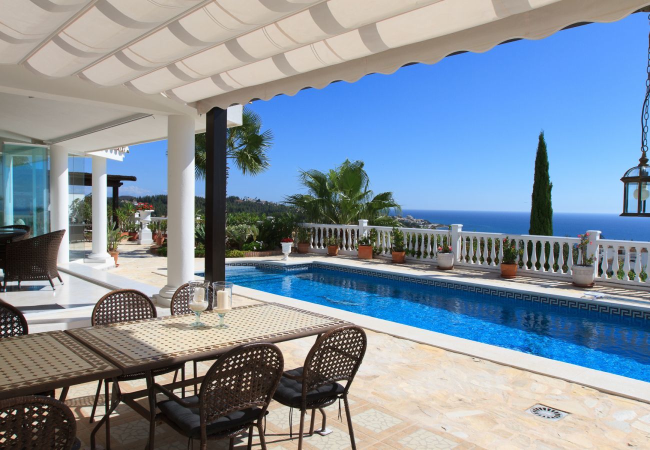 Villa i Mijas Costa - Villa Azalea - Eksklusiv villa med unik udsigt til Midddelhavet