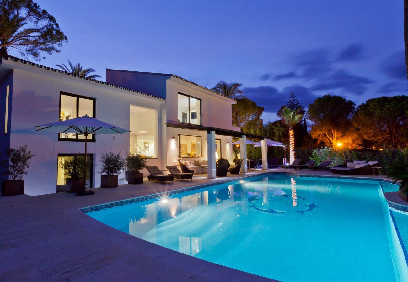 Villa i Marbella - La Corsa Marbella - Luksusvilla, 5 soverum/bad, privat pool, jacuzzi