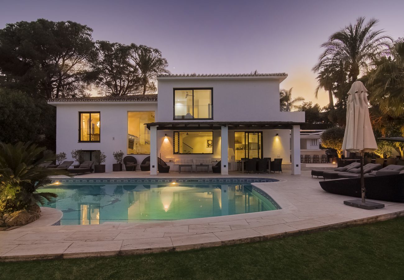 Villa i Marbella - La Corsa Marbella - Luksusvilla, 5 soverum/bad, privat pool, jacuzzi