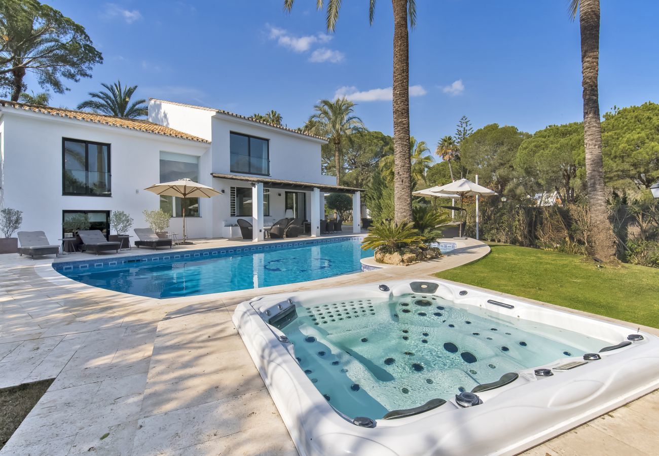 Villa i Marbella - La Corsa Marbella - Luksusvilla, 5 soverum/bad, privat pool, jacuzzi