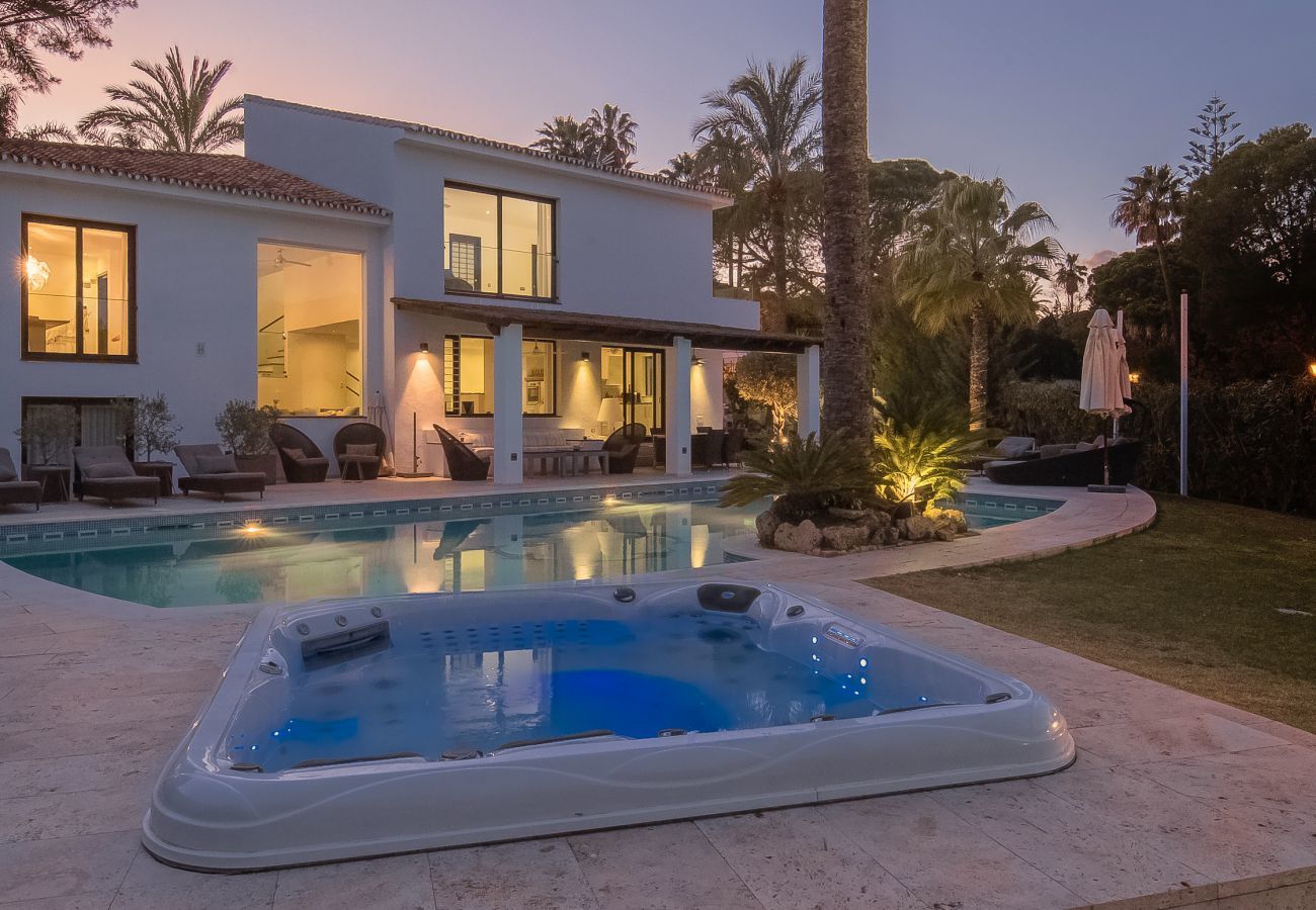 Villa i Marbella - La Corsa Marbella - Luksusvilla, 5 soverum/bad, privat pool, jacuzzi