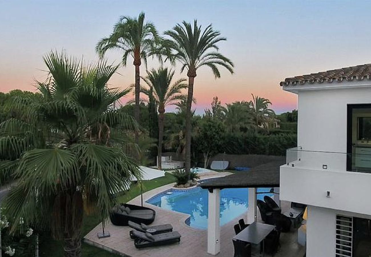Villa i Marbella - La Corsa Marbella - Luksusvilla, 5 soverum/bad, privat pool, jacuzzi