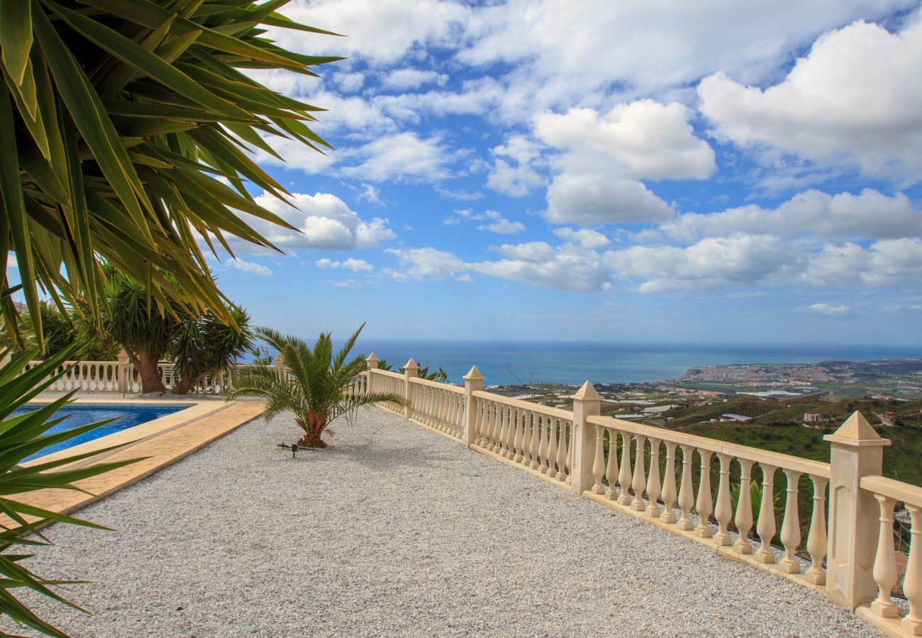 Villa i Algarrobo - Casa Turbolina - Stort landhus med privat pool 