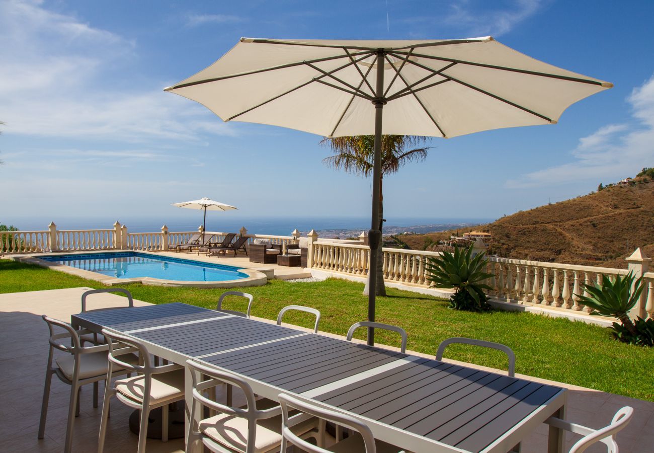 Villa i Algarrobo - Casa Bonita - Feriehus med pool til 8/10 pax i autentisk del af Malaga