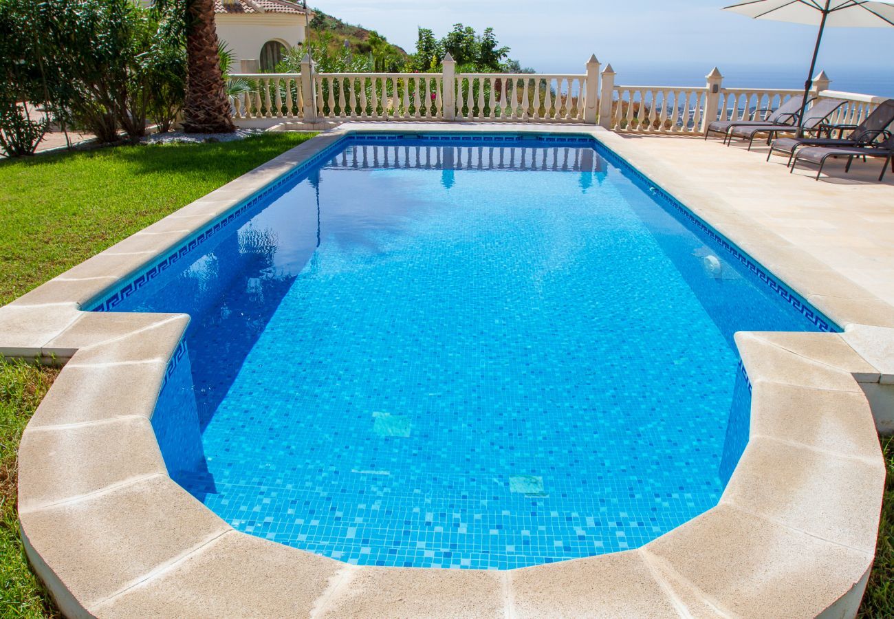 Villa i Algarrobo - Casa Bonita - Feriehus med pool til 8/10 pax i autentisk del af Malaga