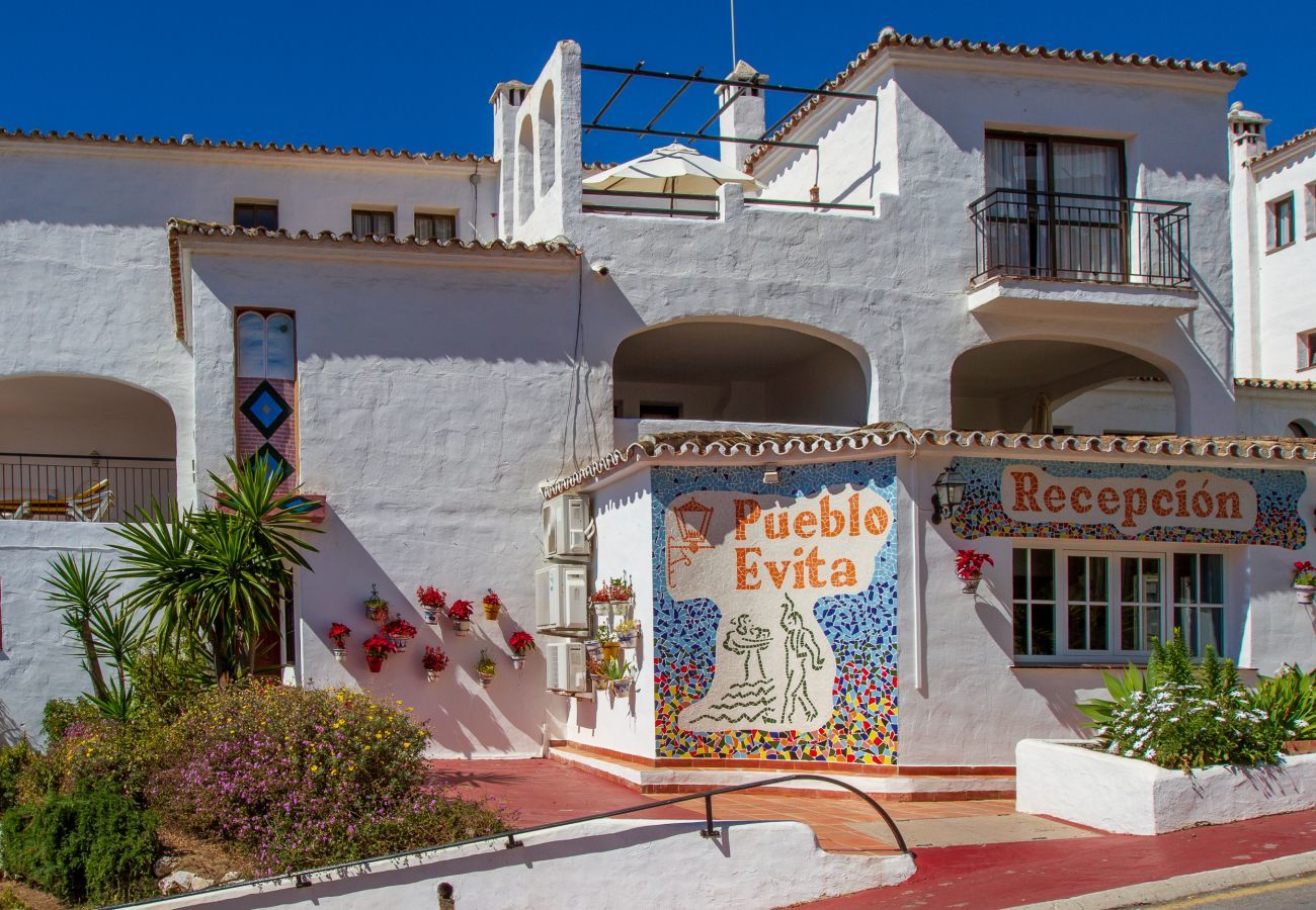 Lejlighed i Benalmádena - Pueblo Evita III, Benalmadena - 3 SOVEVÆR / 2 BAD, terrasse, havudsigt