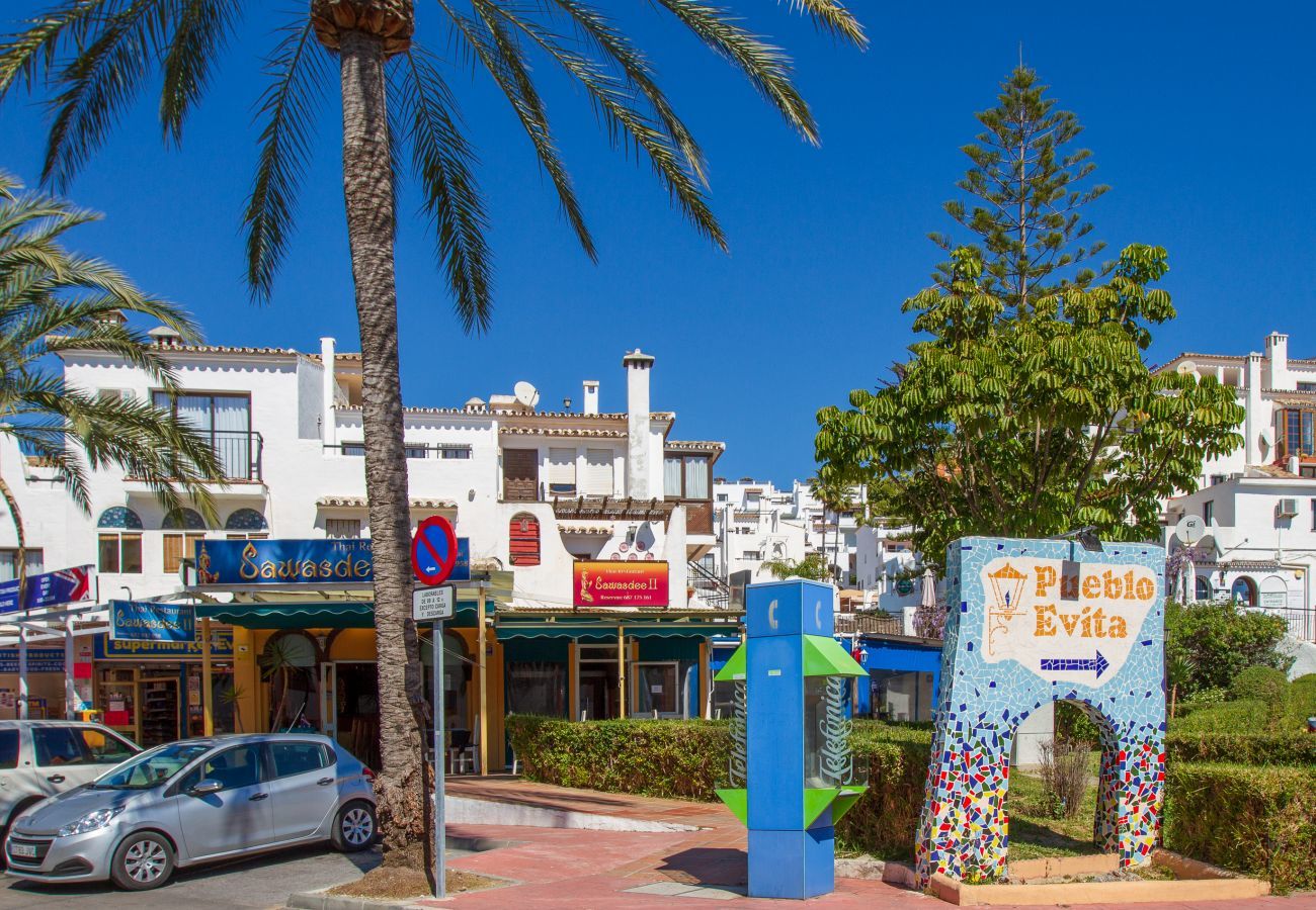 Lejlighed i Benalmádena - Pueblo Evita III, Benalmadena - 3 SOVEVÆR / 2 BAD, terrasse, havudsigt