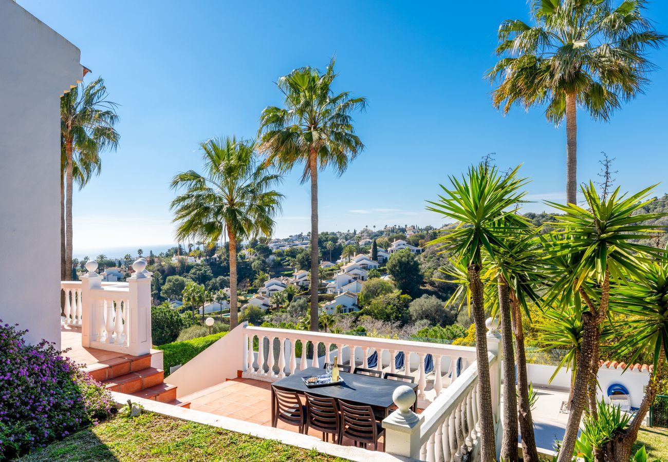 Byhus i Mijas Costa - Feriehus med fantastisk udsigt og lækkert poolområde | Townhouse Calahonda