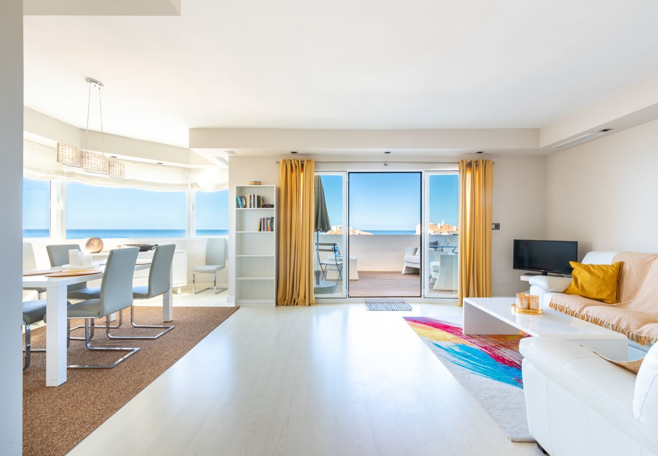 Lejlighed i Mijas Costa - Calahonda del Sol | Spacious first line ocean view apartment