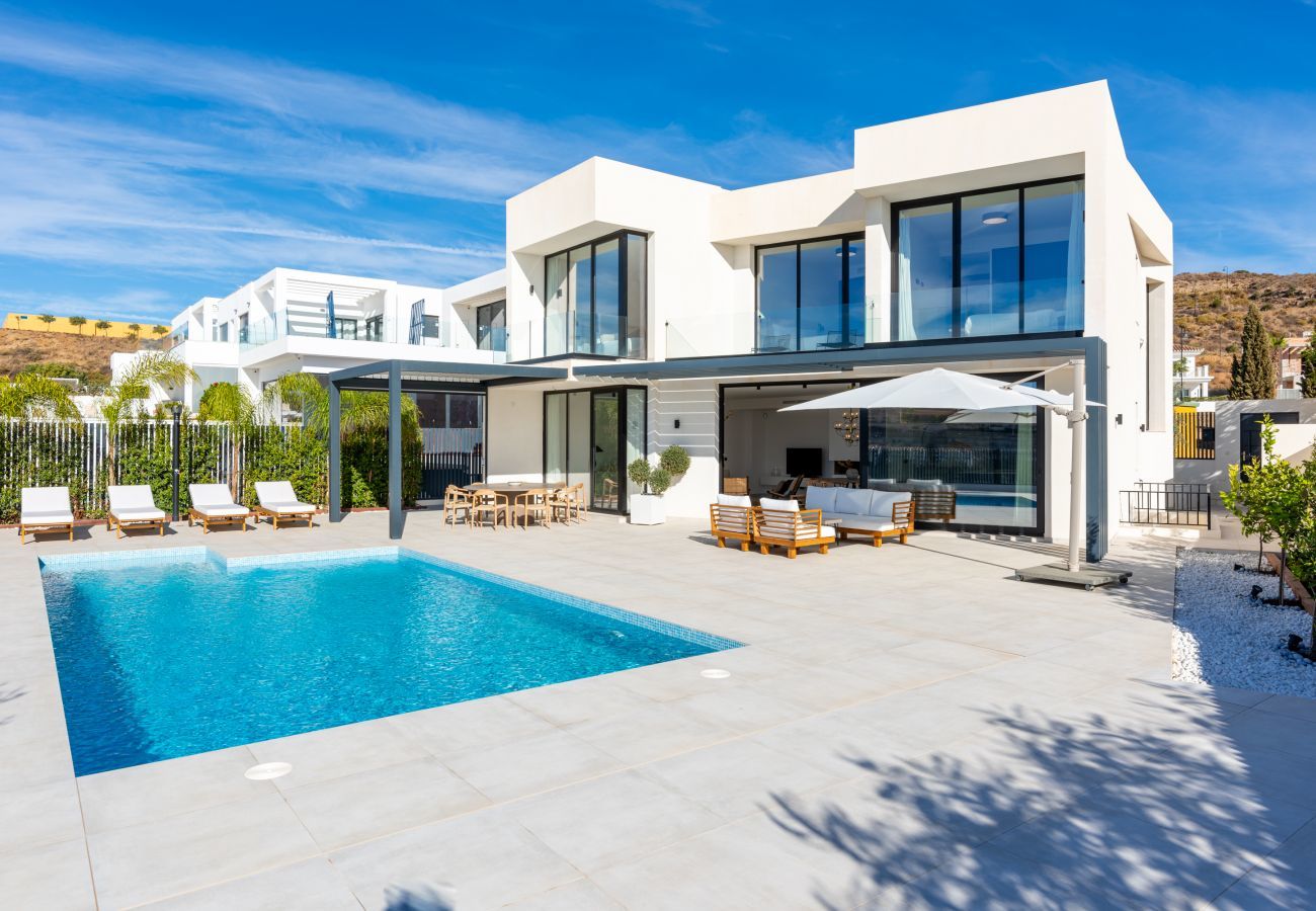 Villa i Mijas Costa - Casa Luz | Luxurious family villa with private pool, BBQ