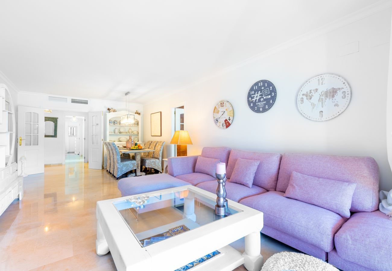 Lejlighed i Marbella - Los Lagos Golf I | Uniquely styled 3 bedroom apartment in Marbella