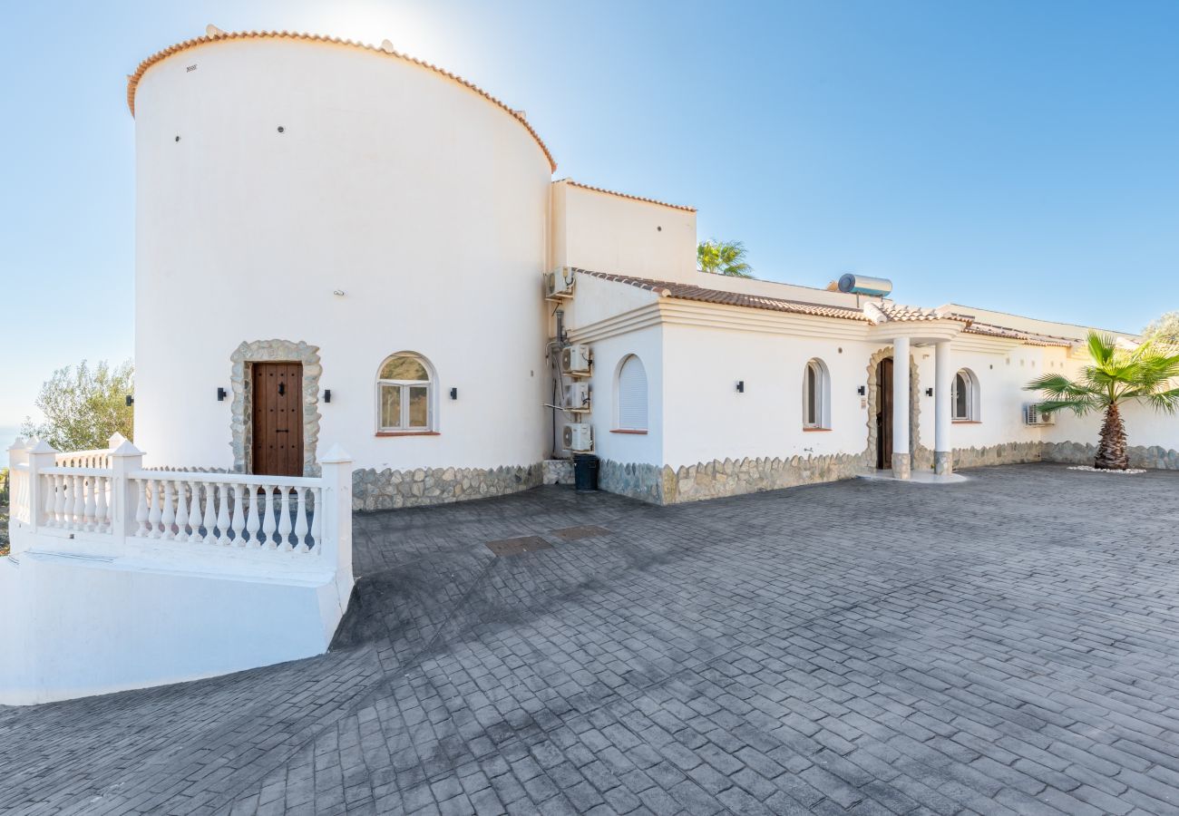 Villa i Algarrobo - Casa Niva | Rummeligt landhus med eksklusiv pool og havudsigt