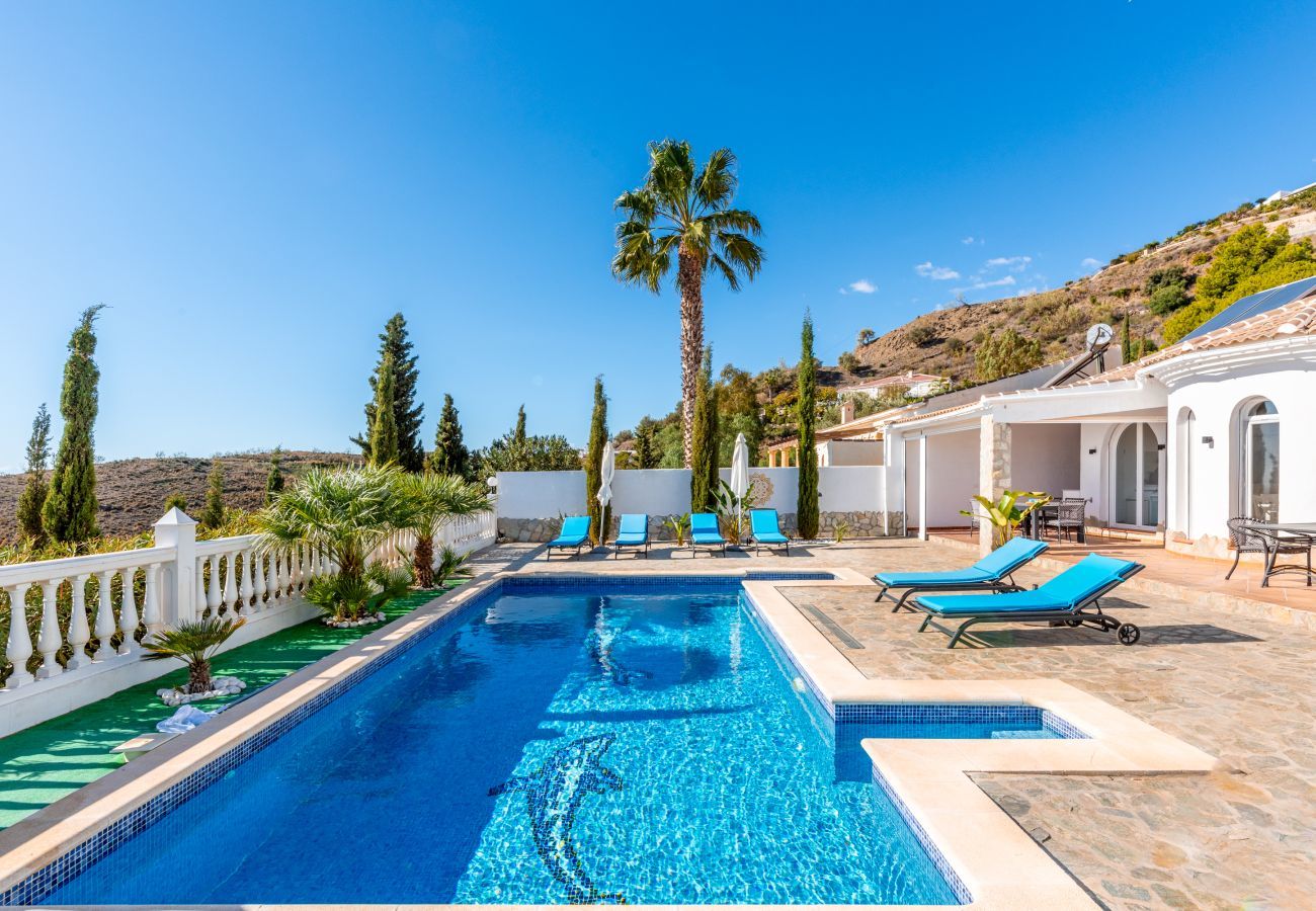 Villa i Algarrobo - Casa Niva | Rummeligt landhus med eksklusiv pool og havudsigt