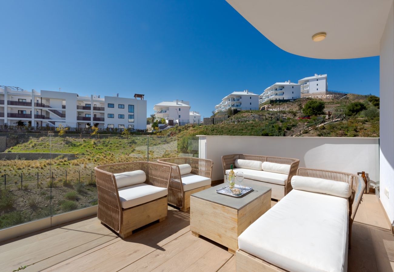 Lejlighed i Fuengirola - Paula Lemac | Stilfuld lejlighed i El Higueron med havudsigt og stor terrasse