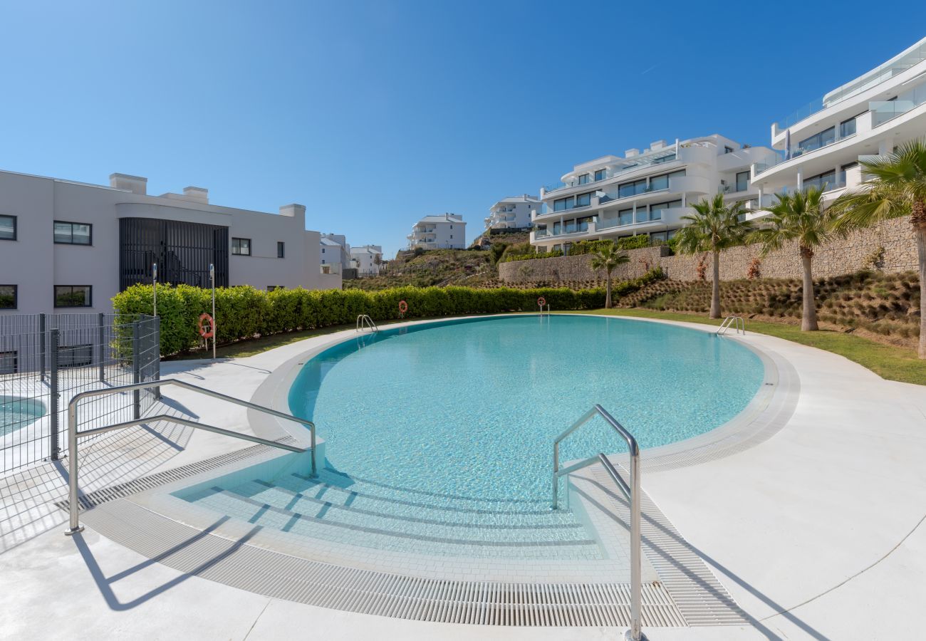 Lejlighed i Fuengirola - Paula Lemac | Stilfuld lejlighed i El Higueron med havudsigt og stor terrasse