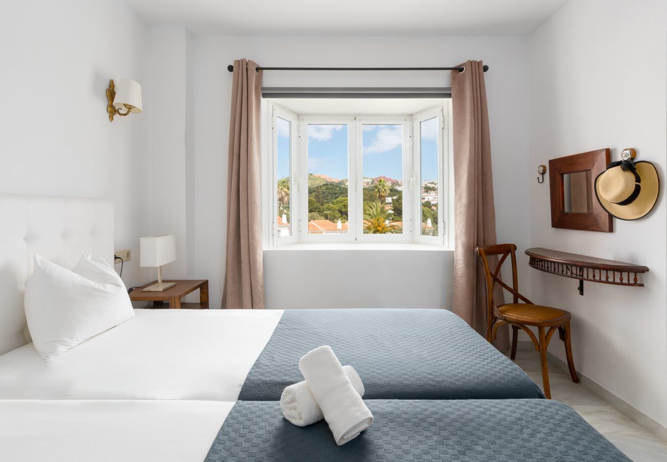 Lejlighed i Mijas Costa - Jardines de Calahonda IX | Fantastisk 3-værelses lejlighed med havudsigt, terrasse og pool
