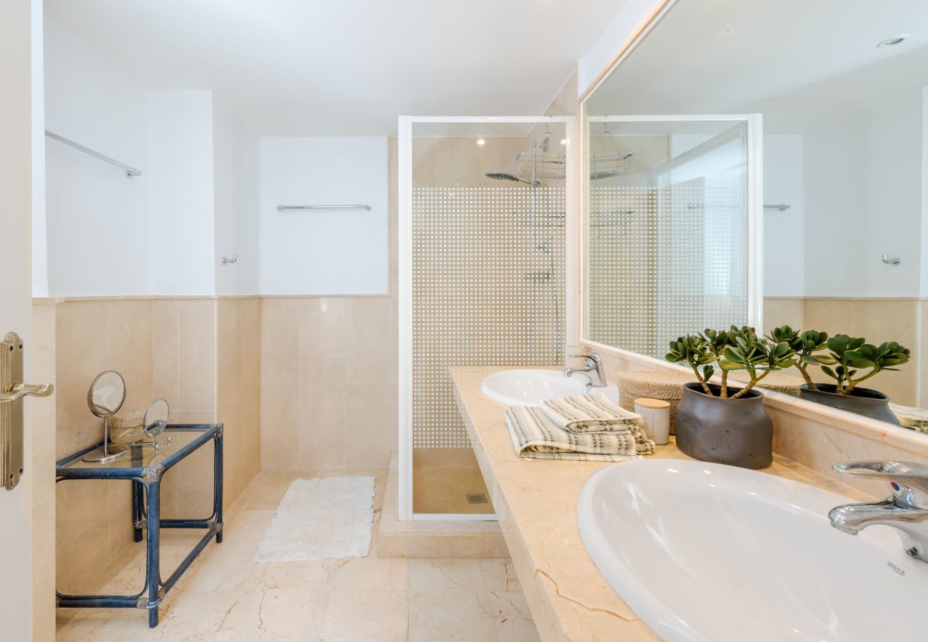 Lejlighed i Marbella - El Manantial Elviria – Rummelig lejlighed med havudsigt og stor terrasse