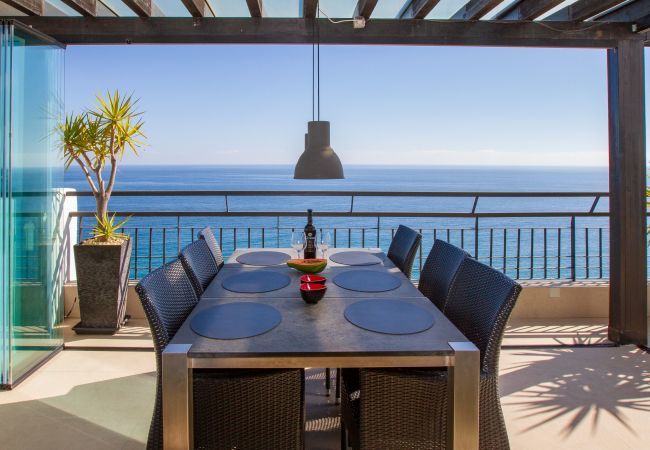 Apartamento en Torrox Costa -  Ático Calaceite Blanco | Relax con Vistas al Mar de 180° cerca de Nerja