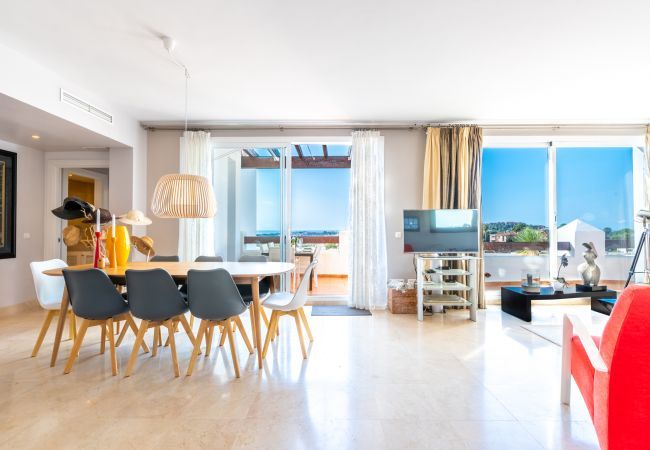 Apartamento en Marbella - Las Tortugas Marbella – Ático de Lujo con Vistas al Mar y Jacuzzi Apartamento en Marbella - Las Tortugas Marbella – Ático de Lujo con Vistas al Mar y Jacuzzi